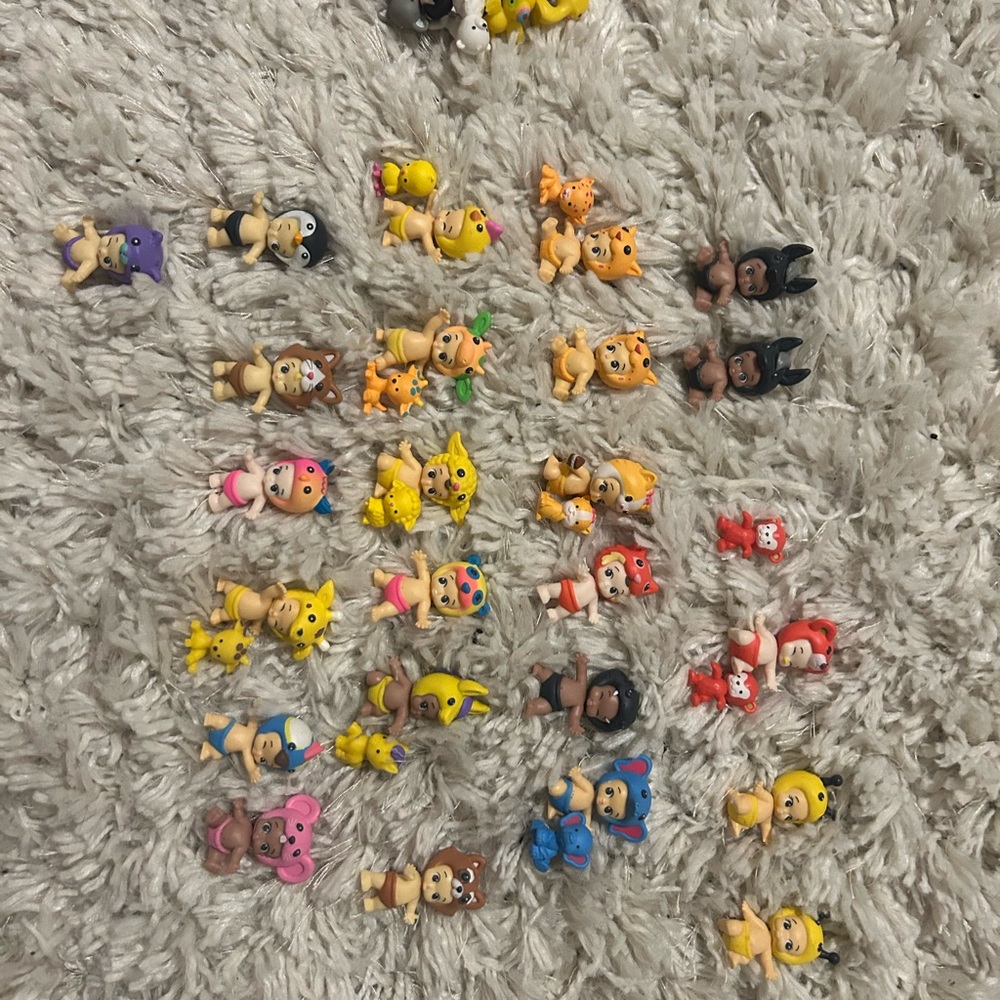 Vibrant Yellow and Pink Action Figure Playset